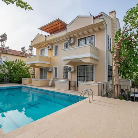 וילה Sahile Yakin Havuzlu 6+2 Kisilik