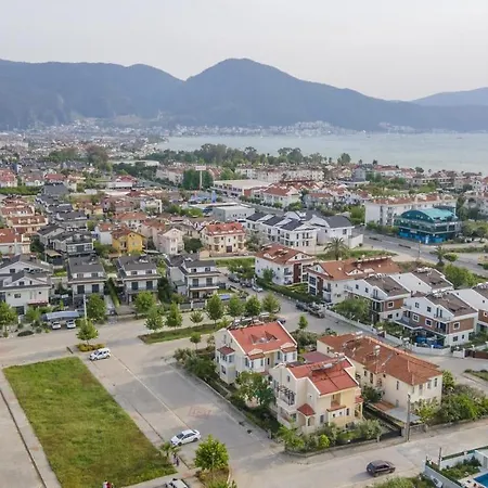 Sahile Yakin Havuzlu 6+2 Kisilik 费特希耶